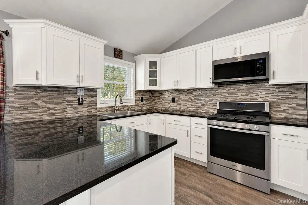 Granite Counters, Stainless Steel Appliances Granite Counters, Stainless Steel Appliances