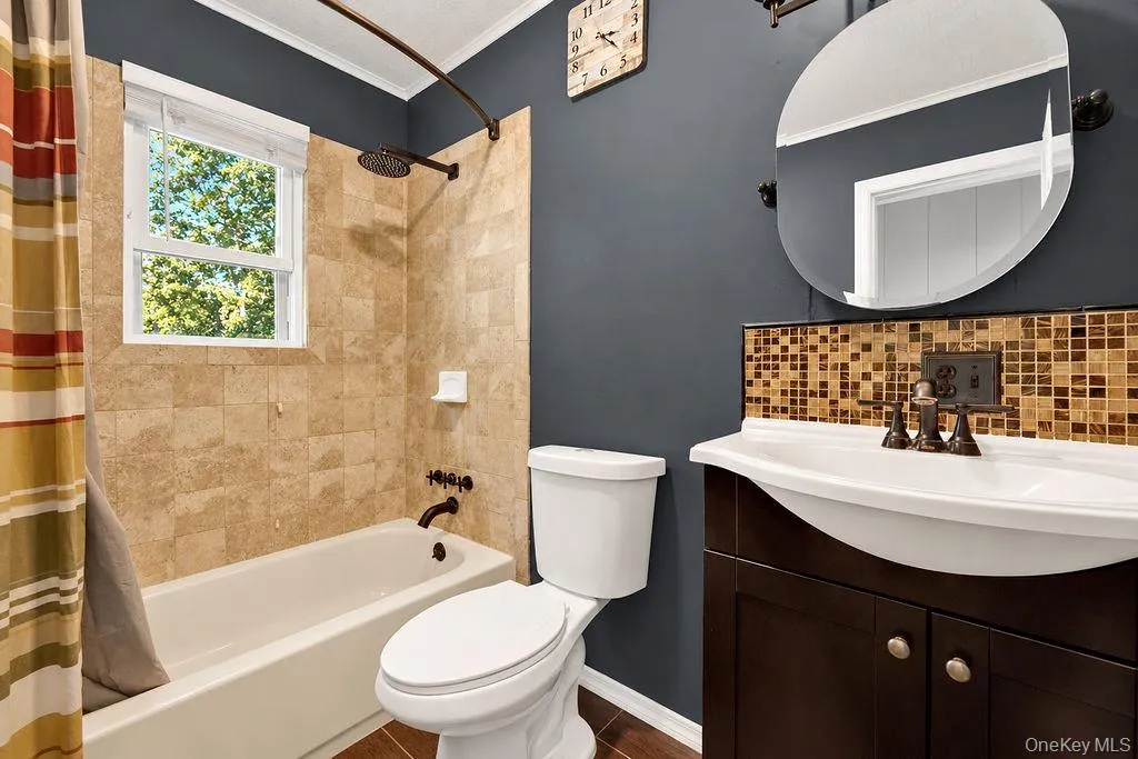 Full Bath with Tub/Shower Combo Full Bath with Tub/Shower Combo