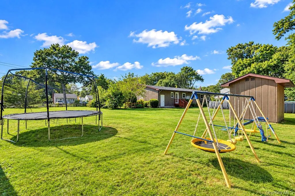 41 Linden Lane, Brookhaven, NY, 4 Bedrooms Bedrooms, 9 Rooms Rooms,2 BathroomsBathrooms,Residential,For Rent,Linden,0,1045634 41 Linden Lane, Brookhaven, NY, 4 Bedrooms Bedrooms, 9 Rooms Rooms,2 BathroomsBathrooms,Residential,For Rent,Linden,0,1045634