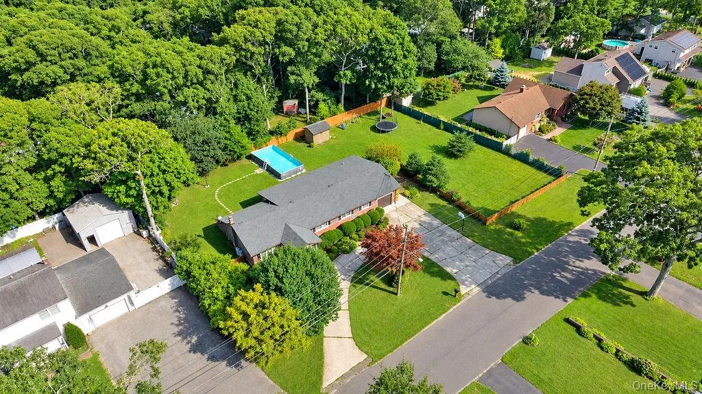41 Linden Lane, Brookhaven, NY, 4 Bedrooms Bedrooms, 9 Rooms Rooms,2 BathroomsBathrooms,Residential,For Rent,Linden,0,1045634 41 Linden Lane, Brookhaven, NY, 4 Bedrooms Bedrooms, 9 Rooms Rooms,2 BathroomsBathrooms,Residential,For Rent,Linden,0,1045634