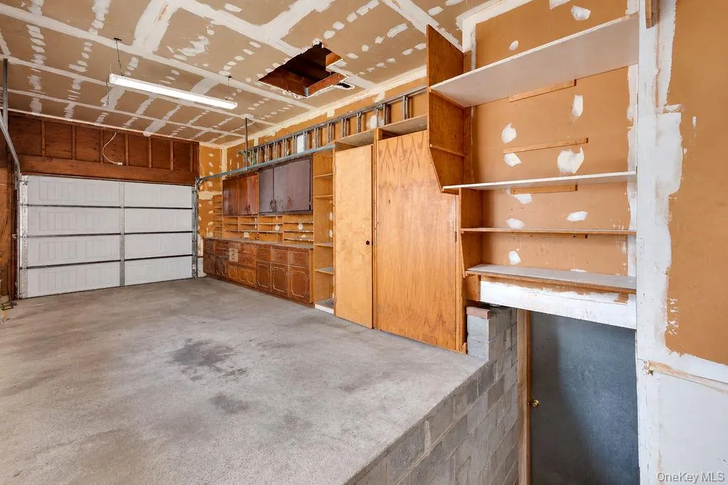 Garage with Access to Full Basement Garage with Access to Full Basement
