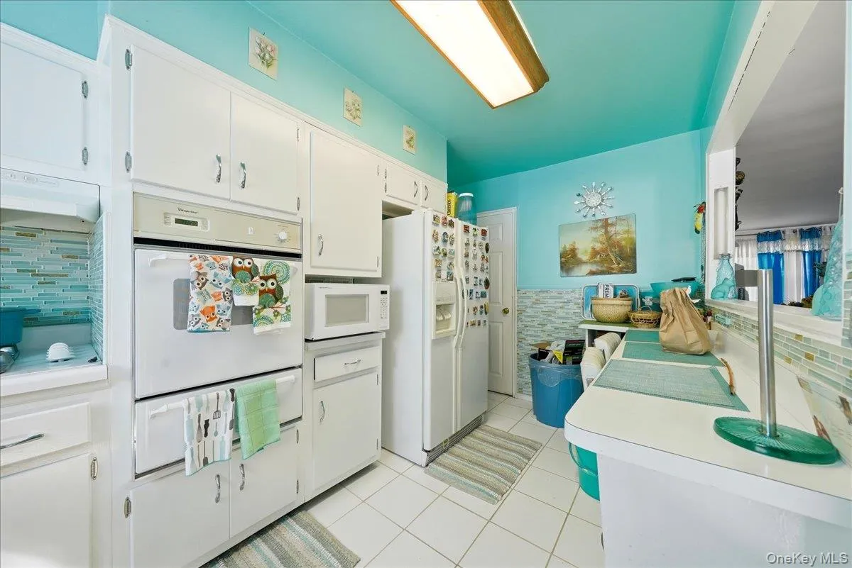 4027 Grace Avenue, New York, NY, 3 Bedrooms Bedrooms, 8 Rooms Rooms,2 BathroomsBathrooms,Residential,For Rent,Grace,0,1045635 4027 Grace Avenue, New York, NY, 3 Bedrooms Bedrooms, 8 Rooms Rooms,2 BathroomsBathrooms,Residential,For Rent,Grace,0,1045635