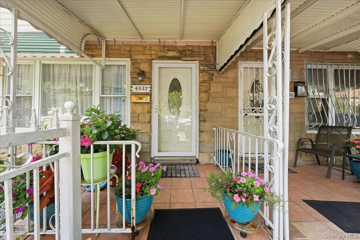 4027 Grace Avenue, New York, NY, 3 Bedrooms Bedrooms, 8 Rooms Rooms,2 BathroomsBathrooms,Residential,For Rent,Grace,0,1045635 4027 Grace Avenue, New York, NY, 3 Bedrooms Bedrooms, 8 Rooms Rooms,2 BathroomsBathrooms,Residential,For Rent,Grace,0,1045635