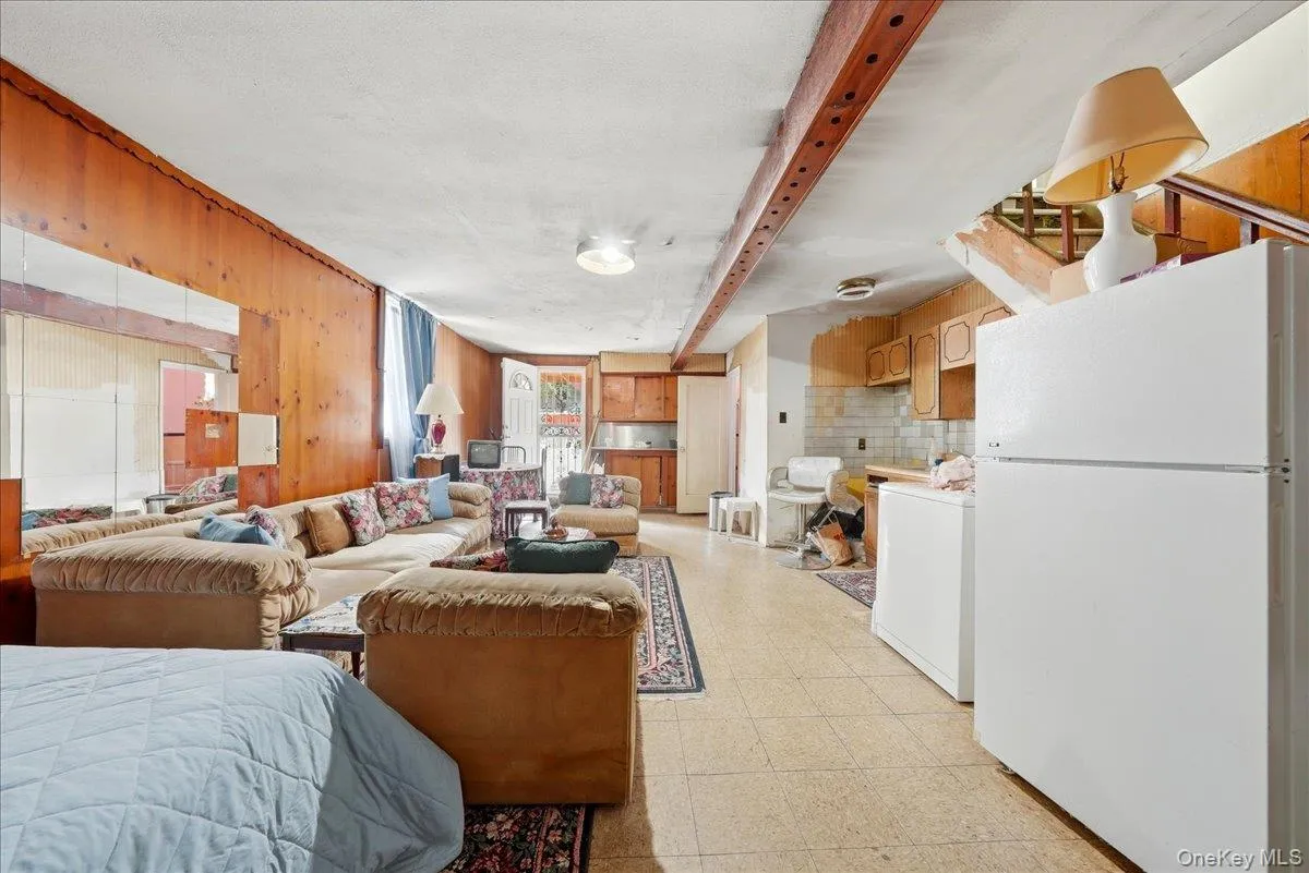 4027 Grace Avenue, New York, NY, 3 Bedrooms Bedrooms, 8 Rooms Rooms,2 BathroomsBathrooms,Residential,For Rent,Grace,0,1045635 4027 Grace Avenue, New York, NY, 3 Bedrooms Bedrooms, 8 Rooms Rooms,2 BathroomsBathrooms,Residential,For Rent,Grace,0,1045635
