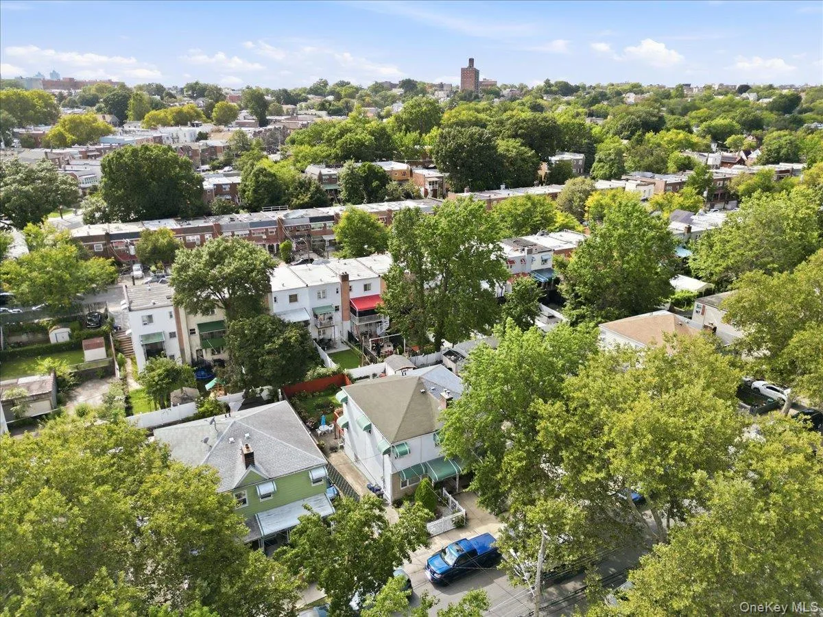 4027 Grace Avenue, New York, NY, 3 Bedrooms Bedrooms, 8 Rooms Rooms,2 BathroomsBathrooms,Residential,For Rent,Grace,0,1045635 4027 Grace Avenue, New York, NY, 3 Bedrooms Bedrooms, 8 Rooms Rooms,2 BathroomsBathrooms,Residential,For Rent,Grace,0,1045635
