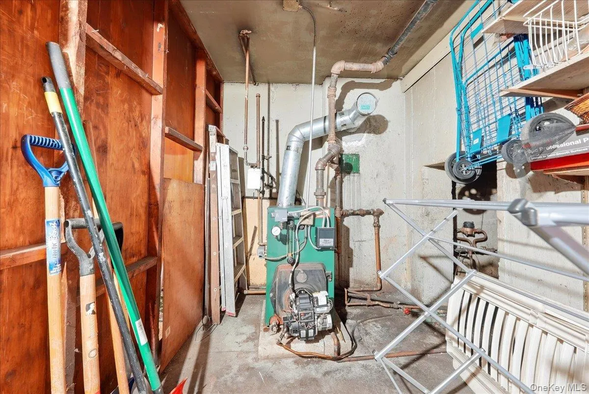 4027 Grace Avenue, New York, NY, 3 Bedrooms Bedrooms, 8 Rooms Rooms,2 BathroomsBathrooms,Residential,For Rent,Grace,0,1045635 4027 Grace Avenue, New York, NY, 3 Bedrooms Bedrooms, 8 Rooms Rooms,2 BathroomsBathrooms,Residential,For Rent,Grace,0,1045635