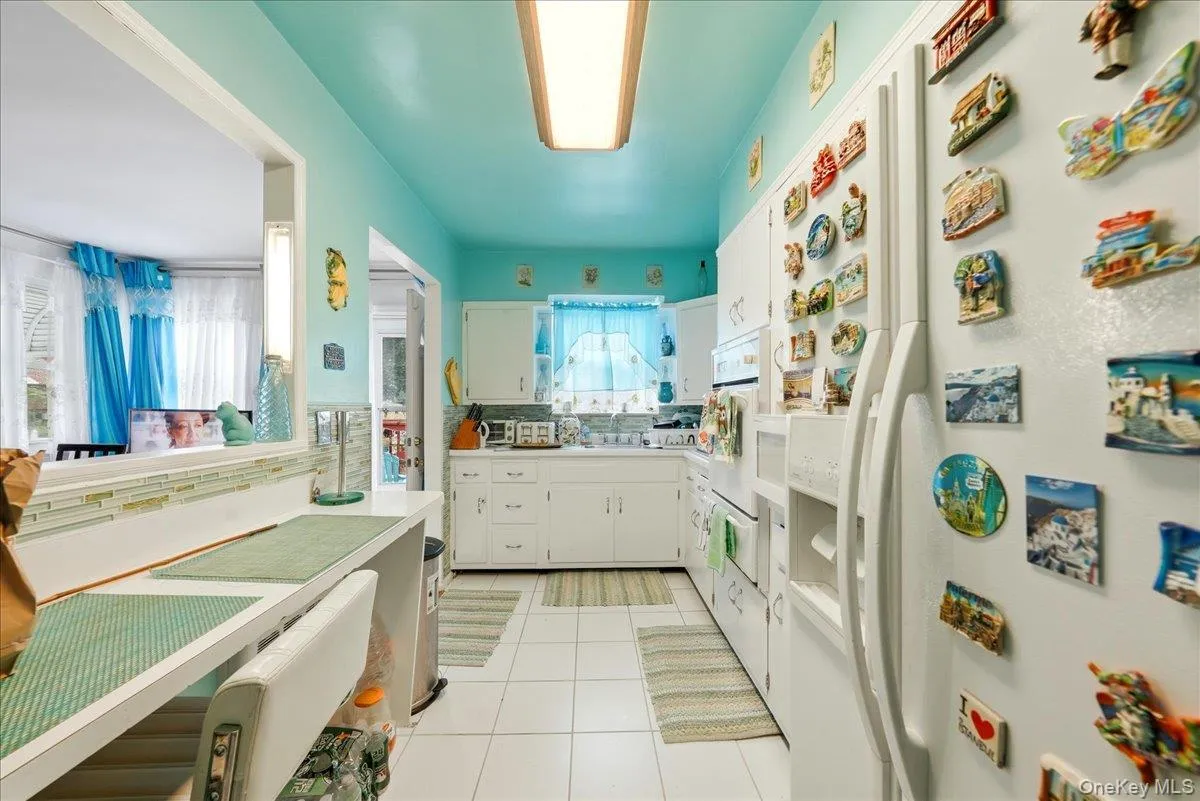 4027 Grace Avenue, New York, NY, 3 Bedrooms Bedrooms, 8 Rooms Rooms,2 BathroomsBathrooms,Residential,For Rent,Grace,0,1045635 4027 Grace Avenue, New York, NY, 3 Bedrooms Bedrooms, 8 Rooms Rooms,2 BathroomsBathrooms,Residential,For Rent,Grace,0,1045635