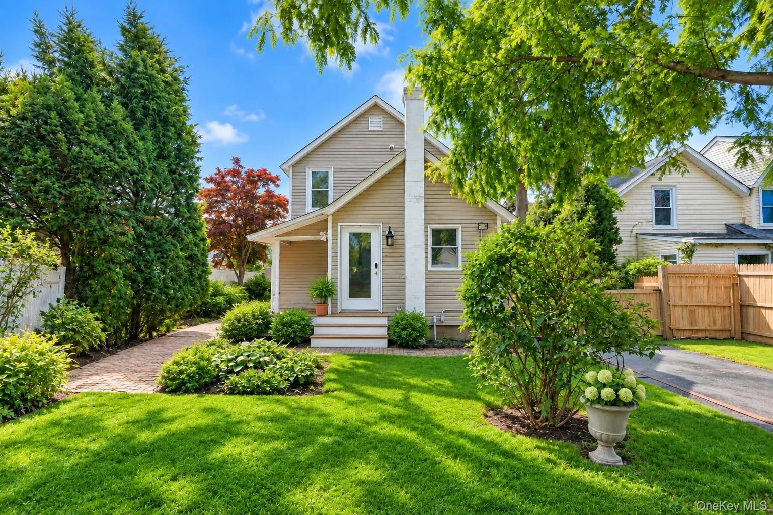 16 Grove Street, Babylon, NY, 3 Bedrooms Bedrooms, 5 Rooms Rooms,2 BathroomsBathrooms,Residential,For Rent,Grove,0,1045639 16 Grove Street, Babylon, NY, 3 Bedrooms Bedrooms, 5 Rooms Rooms,2 BathroomsBathrooms,Residential,For Rent,Grove,0,1045639