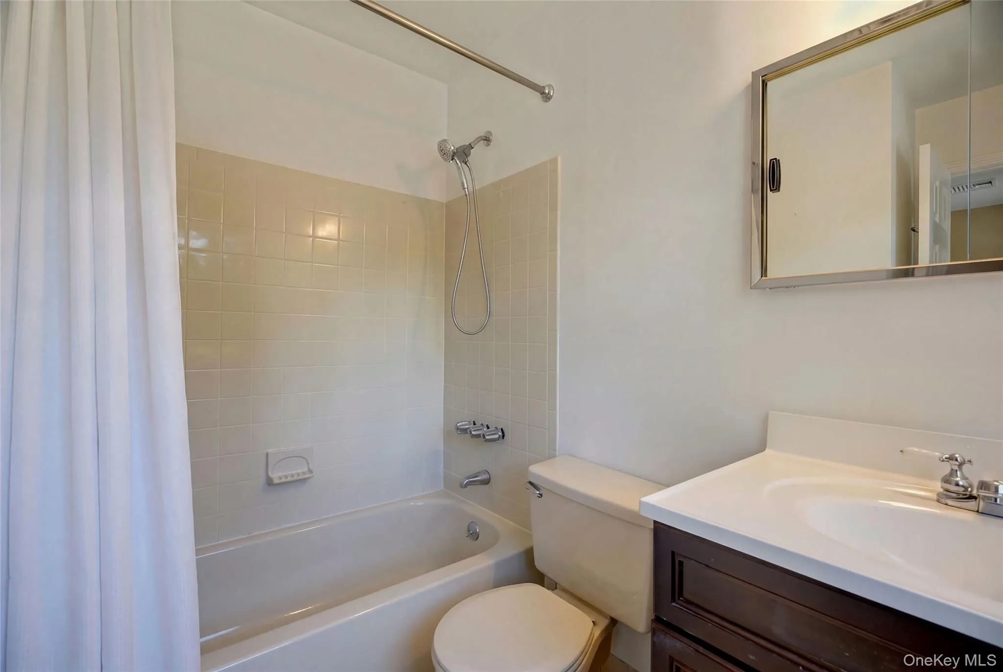 13 Pine Street, Huntington, NY, 2 Bedrooms Bedrooms, 5 Rooms Rooms,2 BathroomsBathrooms,Residential,For Rent,Pine,0,1045641 13 Pine Street, Huntington, NY, 2 Bedrooms Bedrooms, 5 Rooms Rooms,2 BathroomsBathrooms,Residential,For Rent,Pine,0,1045641