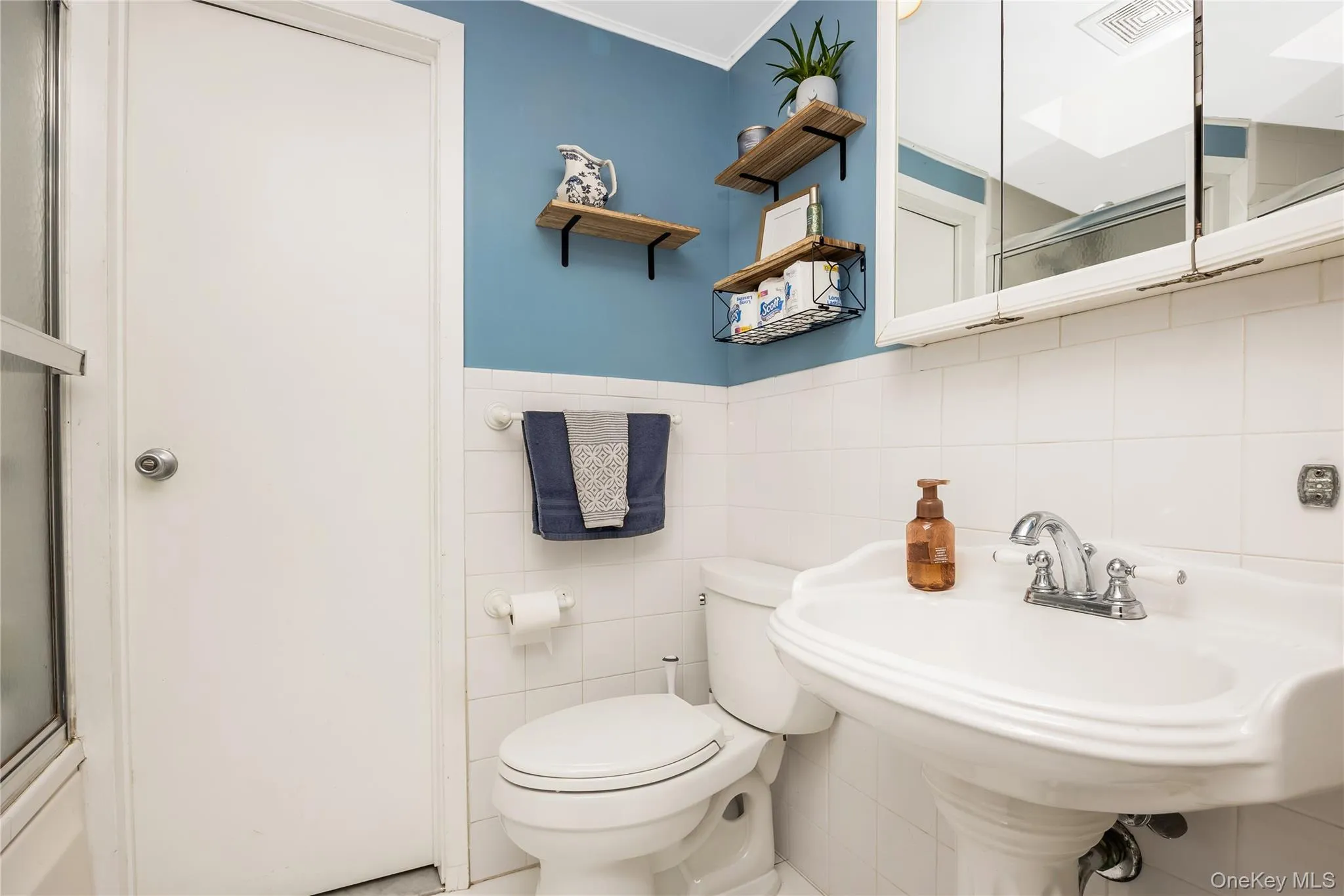 23 Lakeside Drive, Islip, NY, 4 Bedrooms Bedrooms, 9 Rooms Rooms,2 BathroomsBathrooms,Residential,For Rent,Lakeside,0,1045643 23 Lakeside Drive, Islip, NY, 4 Bedrooms Bedrooms, 9 Rooms Rooms,2 BathroomsBathrooms,Residential,For Rent,Lakeside,0,1045643