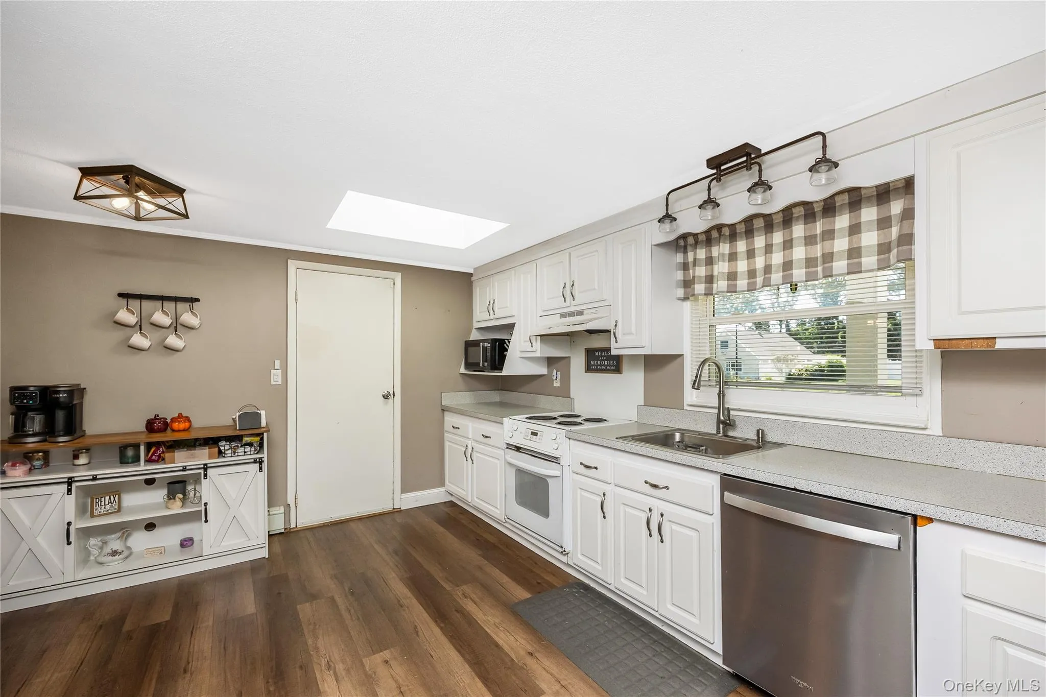 23 Lakeside Drive, Islip, NY, 4 Bedrooms Bedrooms, 9 Rooms Rooms,2 BathroomsBathrooms,Residential,For Rent,Lakeside,0,1045643 23 Lakeside Drive, Islip, NY, 4 Bedrooms Bedrooms, 9 Rooms Rooms,2 BathroomsBathrooms,Residential,For Rent,Lakeside,0,1045643