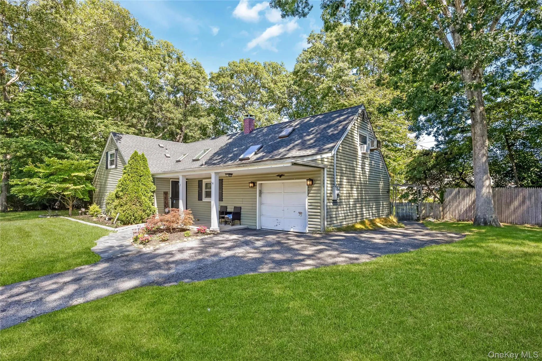 23 Lakeside Drive, Islip, NY, 4 Bedrooms Bedrooms, 9 Rooms Rooms,2 BathroomsBathrooms,Residential,For Rent,Lakeside,0,1045643 23 Lakeside Drive, Islip, NY, 4 Bedrooms Bedrooms, 9 Rooms Rooms,2 BathroomsBathrooms,Residential,For Rent,Lakeside,0,1045643