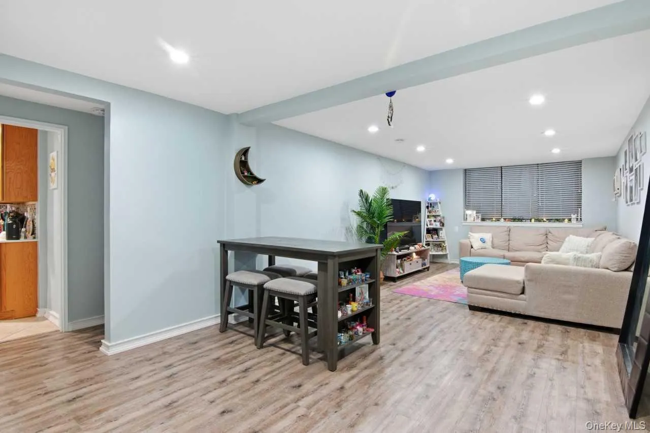 52 Brompton Road, North Hempstead, NY, 2 Bedrooms Bedrooms, 4 Rooms Rooms,1 BathroomBathrooms,Residential,For Rent,Brompton,0,1045644 52 Brompton Road, North Hempstead, NY, 2 Bedrooms Bedrooms, 4 Rooms Rooms,1 BathroomBathrooms,Residential,For Rent,Brompton,0,1045644