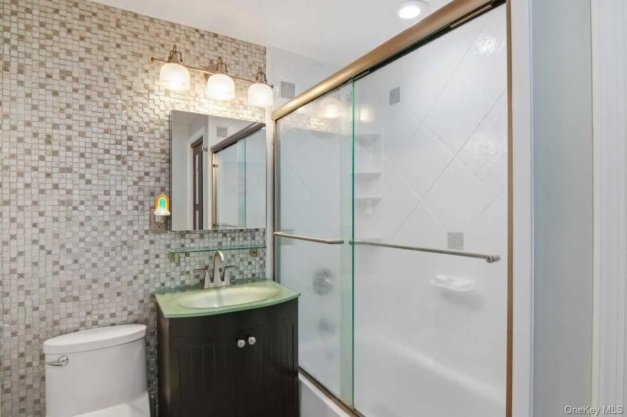 52 Brompton Road, North Hempstead, NY, 2 Bedrooms Bedrooms, 4 Rooms Rooms,1 BathroomBathrooms,Residential,For Rent,Brompton,0,1045644 52 Brompton Road, North Hempstead, NY, 2 Bedrooms Bedrooms, 4 Rooms Rooms,1 BathroomBathrooms,Residential,For Rent,Brompton,0,1045644
