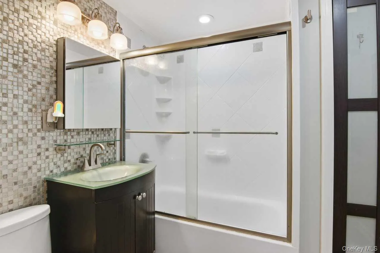 52 Brompton Road, North Hempstead, NY, 2 Bedrooms Bedrooms, 4 Rooms Rooms,1 BathroomBathrooms,Residential,For Rent,Brompton,0,1045644 52 Brompton Road, North Hempstead, NY, 2 Bedrooms Bedrooms, 4 Rooms Rooms,1 BathroomBathrooms,Residential,For Rent,Brompton,0,1045644