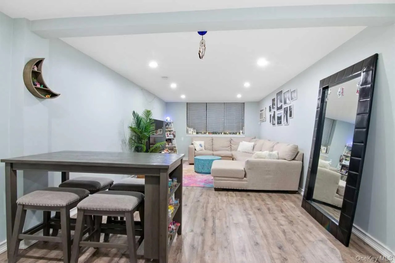 52 Brompton Road, North Hempstead, NY, 2 Bedrooms Bedrooms, 4 Rooms Rooms,1 BathroomBathrooms,Residential,For Rent,Brompton,0,1045644 52 Brompton Road, North Hempstead, NY, 2 Bedrooms Bedrooms, 4 Rooms Rooms,1 BathroomBathrooms,Residential,For Rent,Brompton,0,1045644