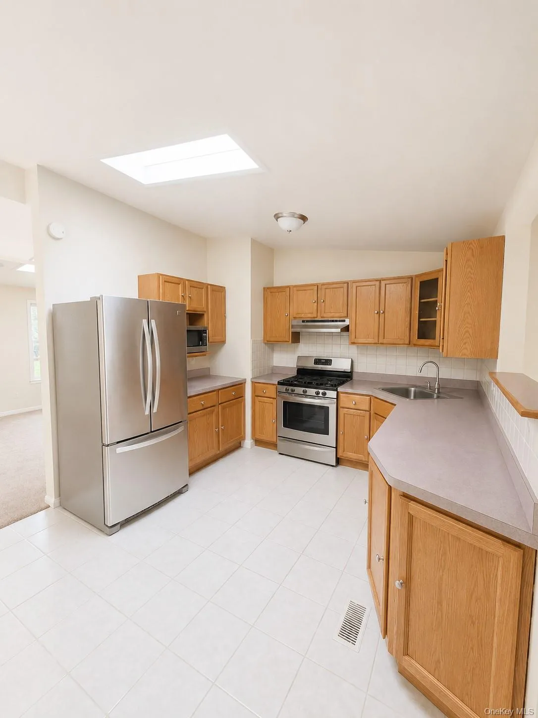 106 Days Avenue, Brookhaven, NY, 3 Bedrooms Bedrooms, 5 Rooms Rooms,2 BathroomsBathrooms,Residential Lease,For Rent,Days,0,1045670 106 Days Avenue, Brookhaven, NY, 3 Bedrooms Bedrooms, 5 Rooms Rooms,2 BathroomsBathrooms,Residential Lease,For Rent,Days,0,1045670