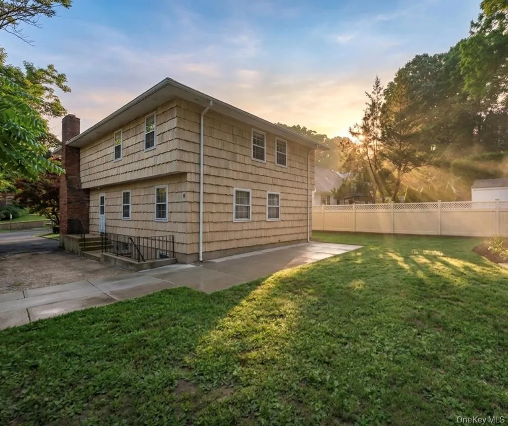 146 Carley Avenue, Huntington, NY, 6 Bedrooms Bedrooms, 11 Rooms Rooms,2 BathroomsBathrooms,Residential,For Rent,Carley,0,1045681 146 Carley Avenue, Huntington, NY, 6 Bedrooms Bedrooms, 11 Rooms Rooms,2 BathroomsBathrooms,Residential,For Rent,Carley,0,1045681