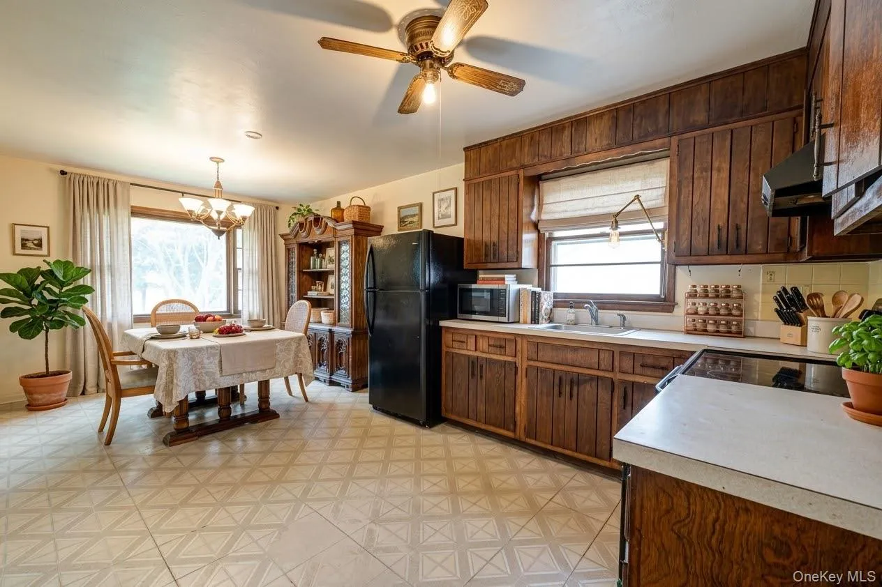 146 Carley Avenue, Huntington, NY, 6 Bedrooms Bedrooms, 11 Rooms Rooms,2 BathroomsBathrooms,Residential,For Rent,Carley,0,1045681 146 Carley Avenue, Huntington, NY, 6 Bedrooms Bedrooms, 11 Rooms Rooms,2 BathroomsBathrooms,Residential,For Rent,Carley,0,1045681
