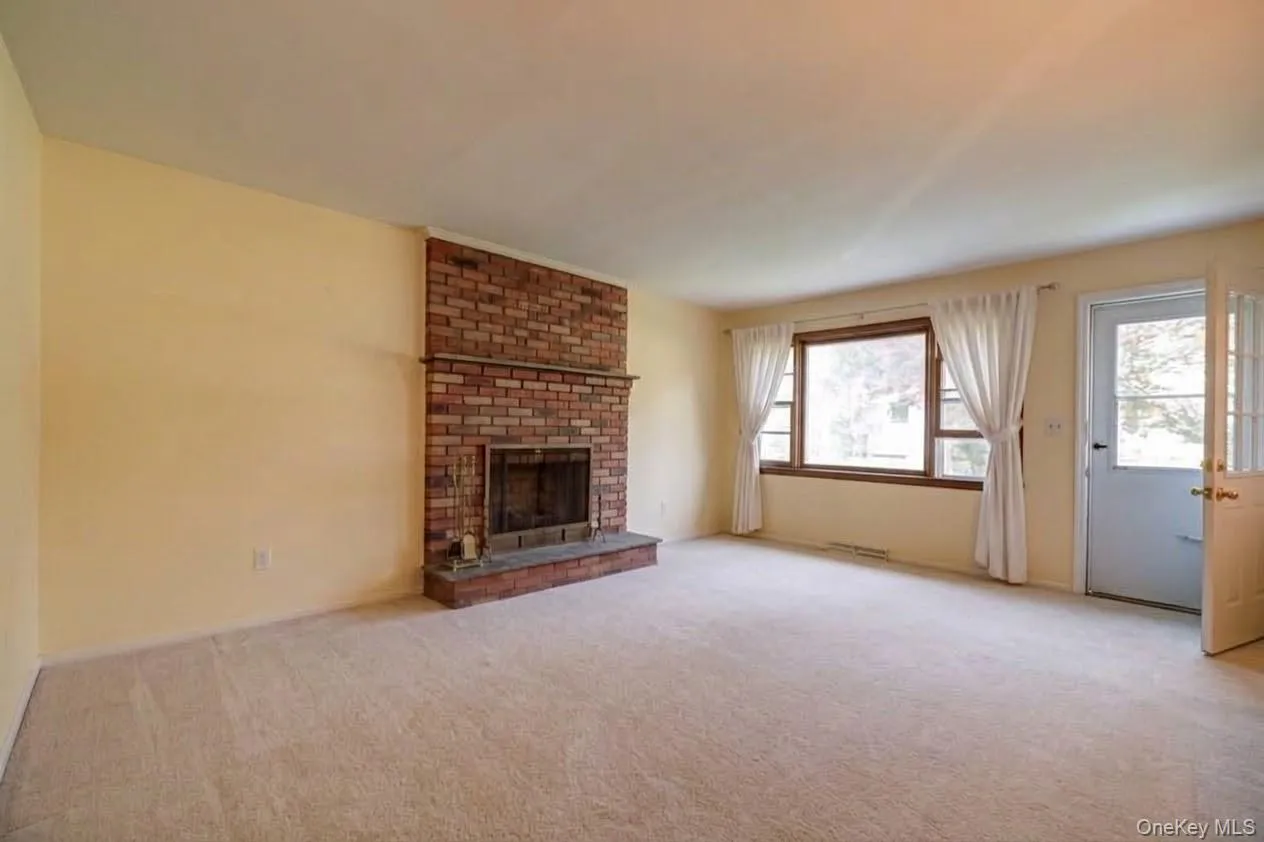146 Carley Avenue, Huntington, NY, 6 Bedrooms Bedrooms, 11 Rooms Rooms,2 BathroomsBathrooms,Residential,For Rent,Carley,0,1045681 146 Carley Avenue, Huntington, NY, 6 Bedrooms Bedrooms, 11 Rooms Rooms,2 BathroomsBathrooms,Residential,For Rent,Carley,0,1045681