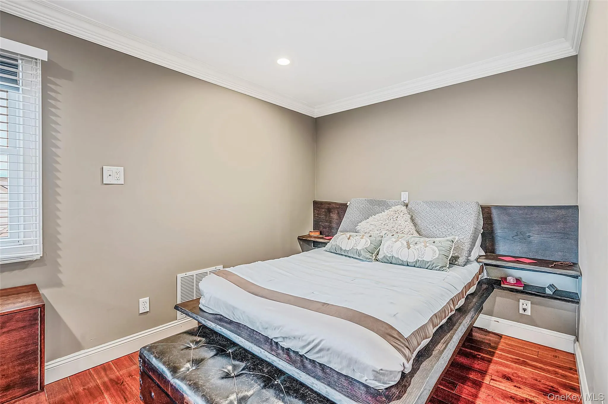 9 Perry Place, Babylon, NY, 3 Bedrooms Bedrooms, 7 Rooms Rooms,3 BathroomsBathrooms,Residential,For Rent,Perry,0,1045693 9 Perry Place, Babylon, NY, 3 Bedrooms Bedrooms, 7 Rooms Rooms,3 BathroomsBathrooms,Residential,For Rent,Perry,0,1045693