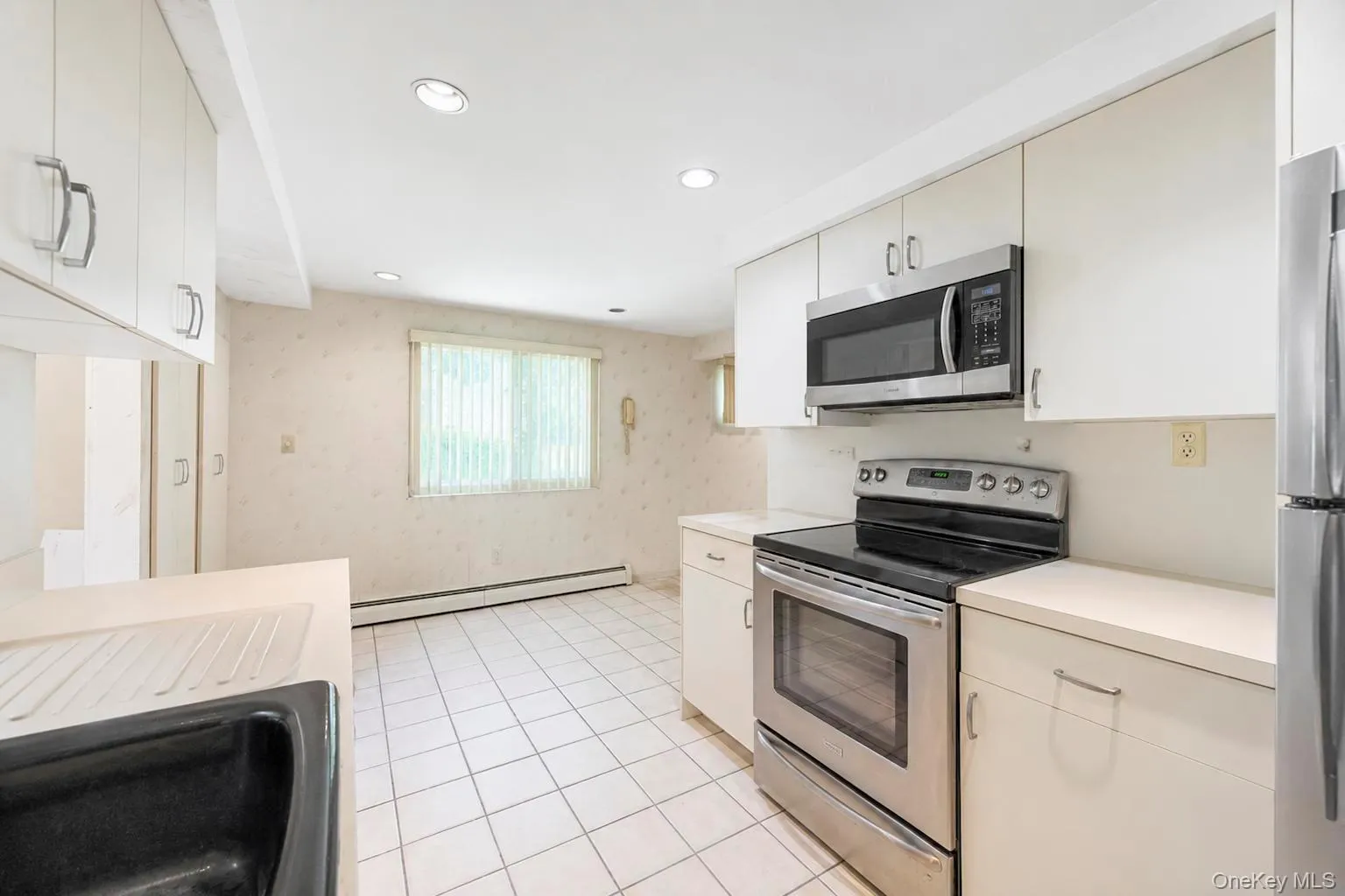 25 Hewes Street, Brookhaven, NY, 4 Bedrooms Bedrooms, 8 Rooms Rooms,2 BathroomsBathrooms,Residential Lease,For Rent,Hewes,0,1045694 25 Hewes Street, Brookhaven, NY, 4 Bedrooms Bedrooms, 8 Rooms Rooms,2 BathroomsBathrooms,Residential Lease,For Rent,Hewes,0,1045694