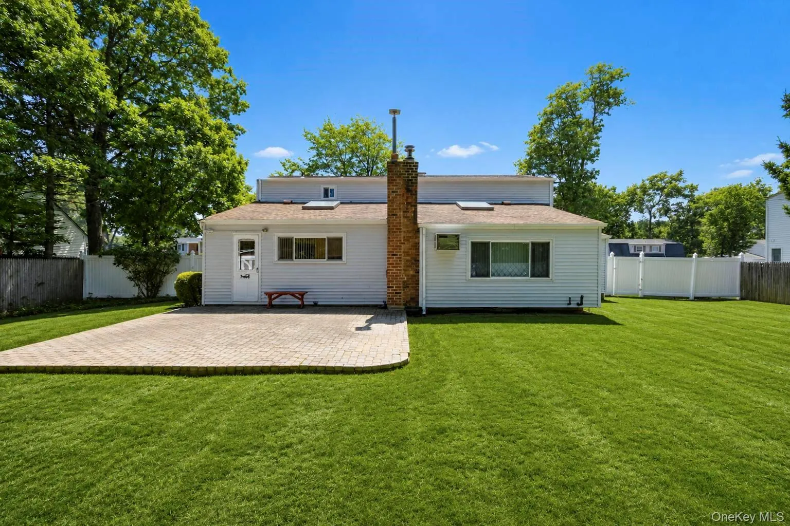 25 Hewes Street, Brookhaven, NY, 4 Bedrooms Bedrooms, 8 Rooms Rooms,2 BathroomsBathrooms,Residential Lease,For Rent,Hewes,0,1045694 25 Hewes Street, Brookhaven, NY, 4 Bedrooms Bedrooms, 8 Rooms Rooms,2 BathroomsBathrooms,Residential Lease,For Rent,Hewes,0,1045694