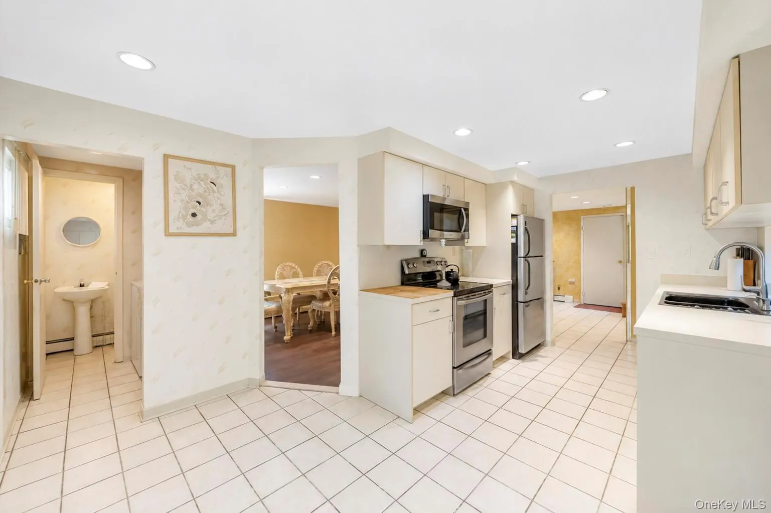 25 Hewes Street, Brookhaven, NY, 4 Bedrooms Bedrooms, 8 Rooms Rooms,2 BathroomsBathrooms,Residential Lease,For Rent,Hewes,0,1045694 25 Hewes Street, Brookhaven, NY, 4 Bedrooms Bedrooms, 8 Rooms Rooms,2 BathroomsBathrooms,Residential Lease,For Rent,Hewes,0,1045694