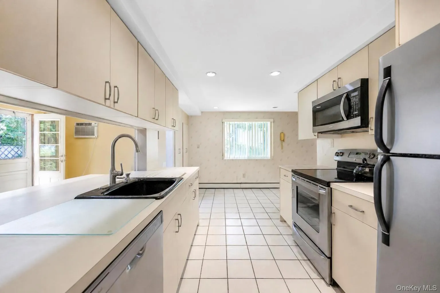 25 Hewes Street, Brookhaven, NY, 4 Bedrooms Bedrooms, 8 Rooms Rooms,2 BathroomsBathrooms,Residential Lease,For Rent,Hewes,0,1045694 25 Hewes Street, Brookhaven, NY, 4 Bedrooms Bedrooms, 8 Rooms Rooms,2 BathroomsBathrooms,Residential Lease,For Rent,Hewes,0,1045694