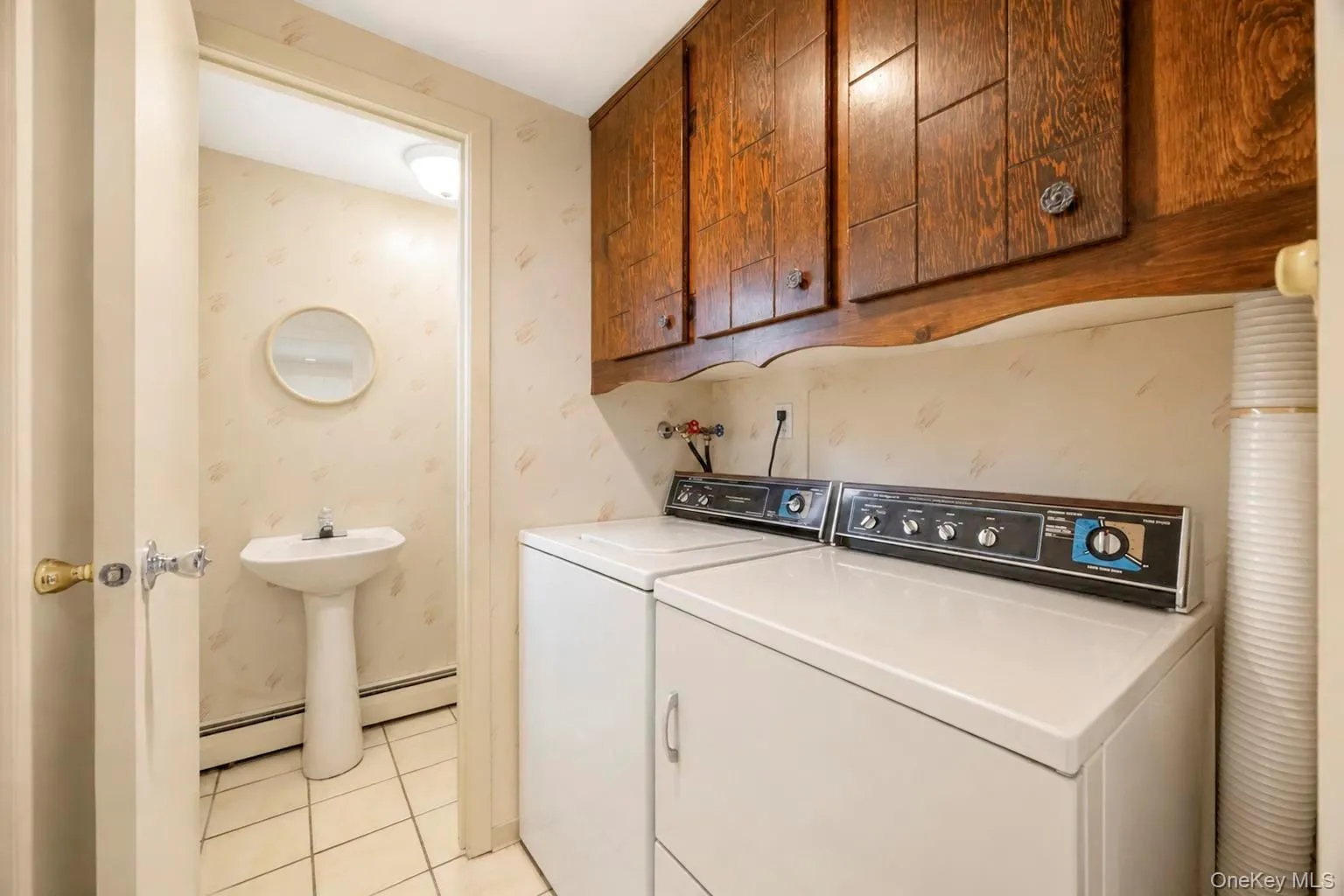 25 Hewes Street, Brookhaven, NY, 4 Bedrooms Bedrooms, 8 Rooms Rooms,2 BathroomsBathrooms,Residential Lease,For Rent,Hewes,0,1045694 25 Hewes Street, Brookhaven, NY, 4 Bedrooms Bedrooms, 8 Rooms Rooms,2 BathroomsBathrooms,Residential Lease,For Rent,Hewes,0,1045694