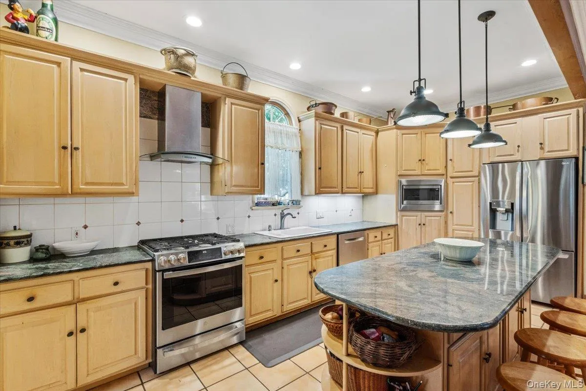 16 Stuart Avenue, Babylon, NY, 3 Bedrooms Bedrooms, 10 Rooms Rooms,3 BathroomsBathrooms,Residential,For Rent,Stuart,0,1045695 16 Stuart Avenue, Babylon, NY, 3 Bedrooms Bedrooms, 10 Rooms Rooms,3 BathroomsBathrooms,Residential,For Rent,Stuart,0,1045695