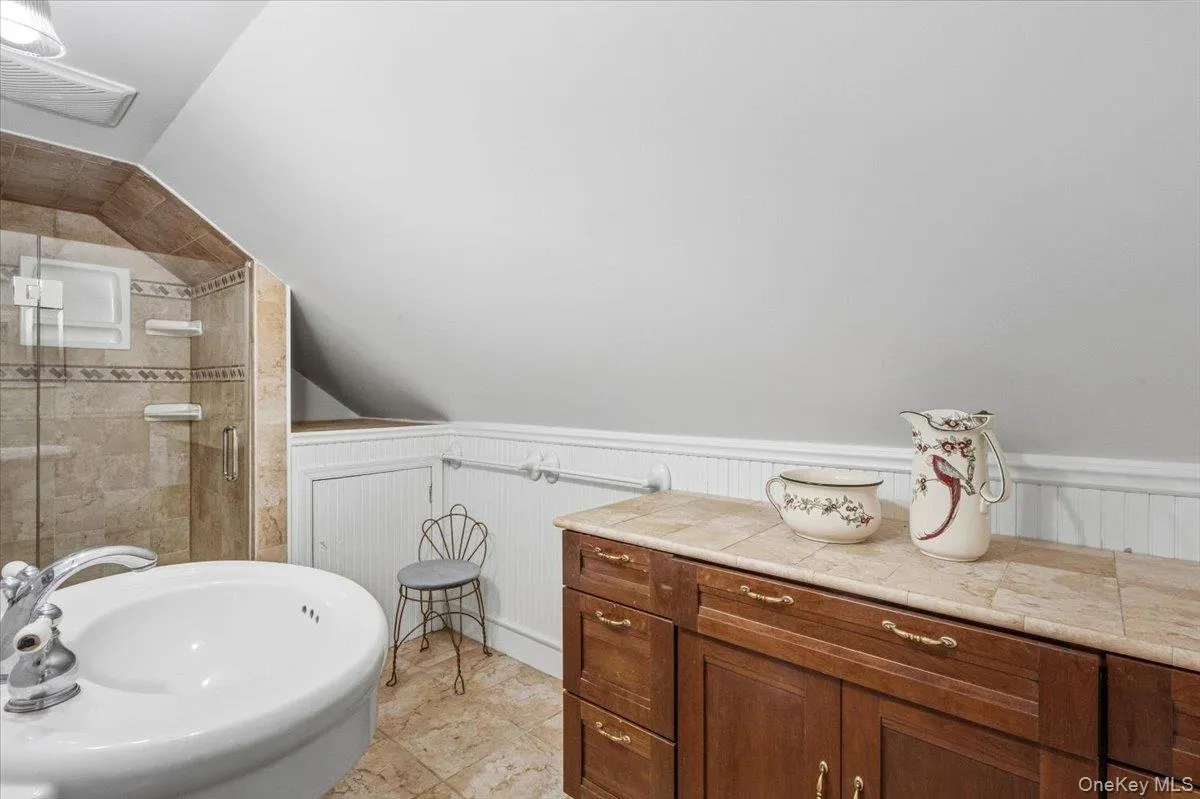 Shared second floor bathroom Shared second floor bathroom