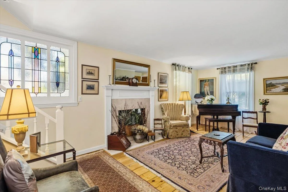 16 Stuart Avenue, Babylon, NY, 3 Bedrooms Bedrooms, 10 Rooms Rooms,3 BathroomsBathrooms,Residential,For Rent,Stuart,0,1045695 16 Stuart Avenue, Babylon, NY, 3 Bedrooms Bedrooms, 10 Rooms Rooms,3 BathroomsBathrooms,Residential,For Rent,Stuart,0,1045695