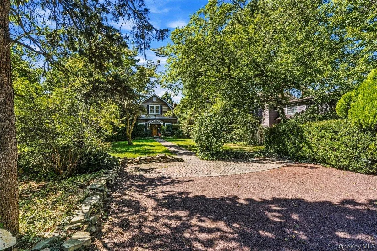 16 Stuart Avenue, Babylon, NY, 3 Bedrooms Bedrooms, 10 Rooms Rooms,3 BathroomsBathrooms,Residential,For Rent,Stuart,0,1045695 16 Stuart Avenue, Babylon, NY, 3 Bedrooms Bedrooms, 10 Rooms Rooms,3 BathroomsBathrooms,Residential,For Rent,Stuart,0,1045695