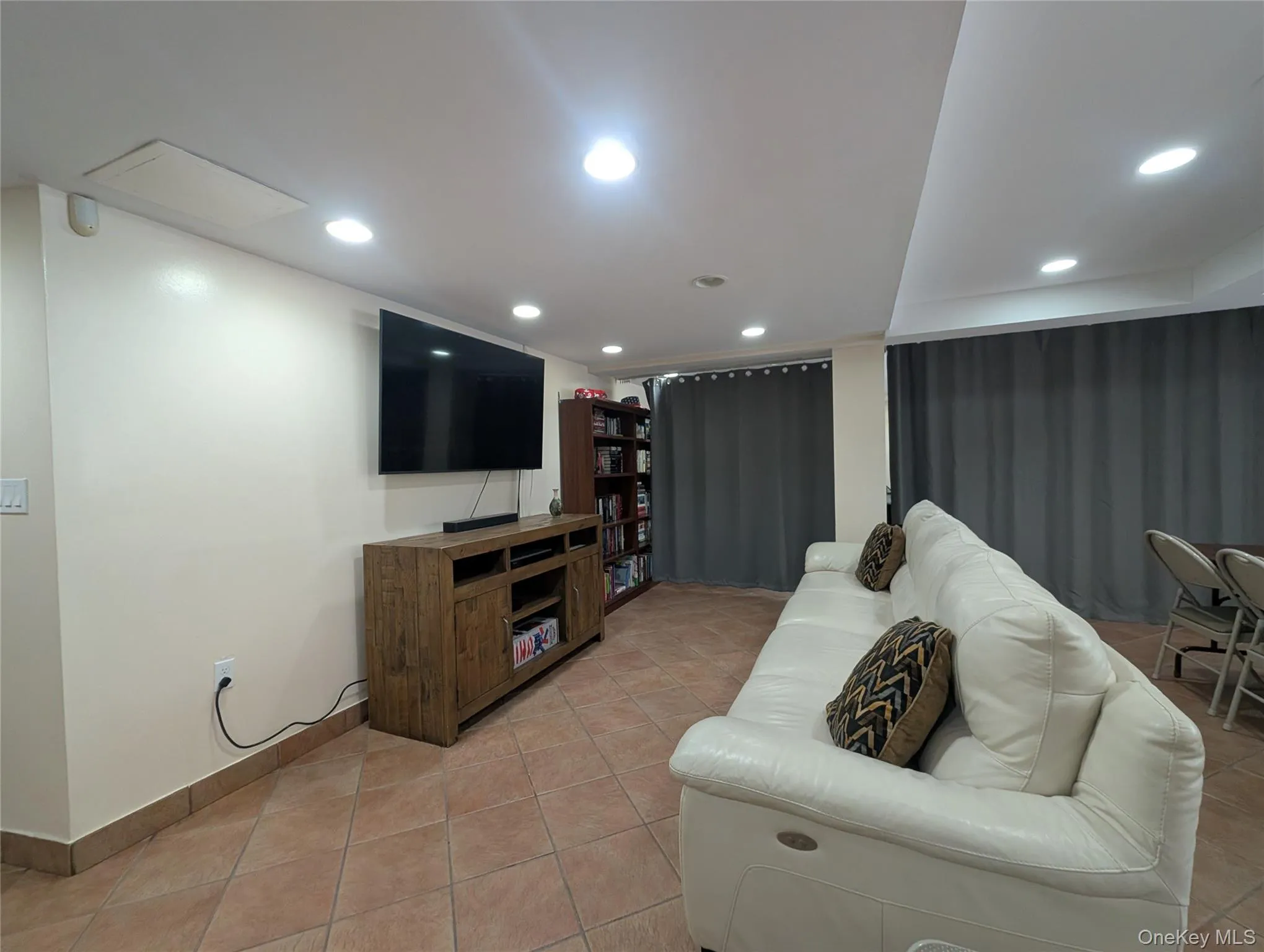 1874 Pelham Pkway S, New York, NY, 1 Bedroom Bedrooms, 4 Rooms Rooms,1 BathroomBathrooms,Residential,For Rent,Pelham Pkway S,0,1045700 1874 Pelham Pkway S, New York, NY, 1 Bedroom Bedrooms, 4 Rooms Rooms,1 BathroomBathrooms,Residential,For Rent,Pelham Pkway S,0,1045700
