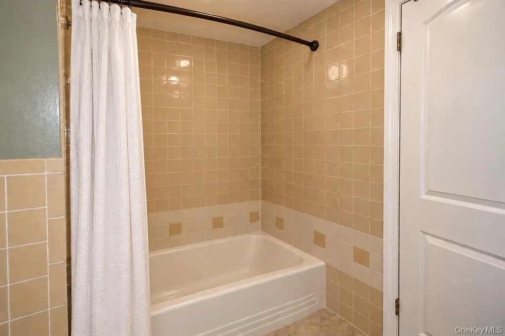 314 Ocean Avenue, Hempstead, NY, 5 Bedrooms Bedrooms, 8 Rooms Rooms,2 BathroomsBathrooms,Residential,For Rent,Ocean,0,1045709 314 Ocean Avenue, Hempstead, NY, 5 Bedrooms Bedrooms, 8 Rooms Rooms,2 BathroomsBathrooms,Residential,For Rent,Ocean,0,1045709