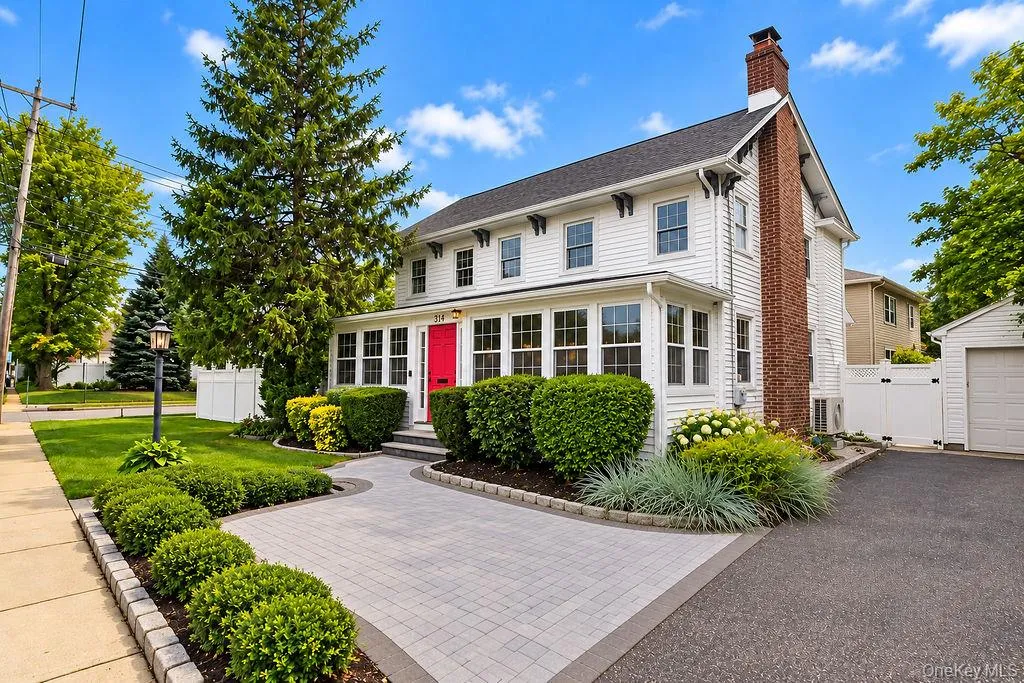 314 Ocean Avenue, Hempstead, NY, 5 Bedrooms Bedrooms, 8 Rooms Rooms,2 BathroomsBathrooms,Residential,For Rent,Ocean,0,1045709 314 Ocean Avenue, Hempstead, NY, 5 Bedrooms Bedrooms, 8 Rooms Rooms,2 BathroomsBathrooms,Residential,For Rent,Ocean,0,1045709