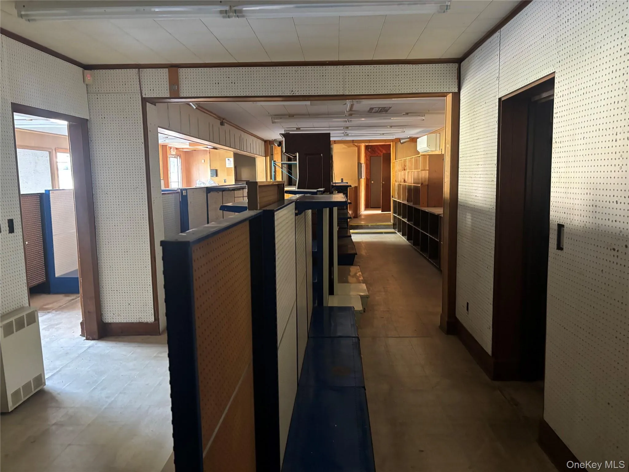 2,600 sq ft of space on the first level 2,600 sq ft of space on the first level