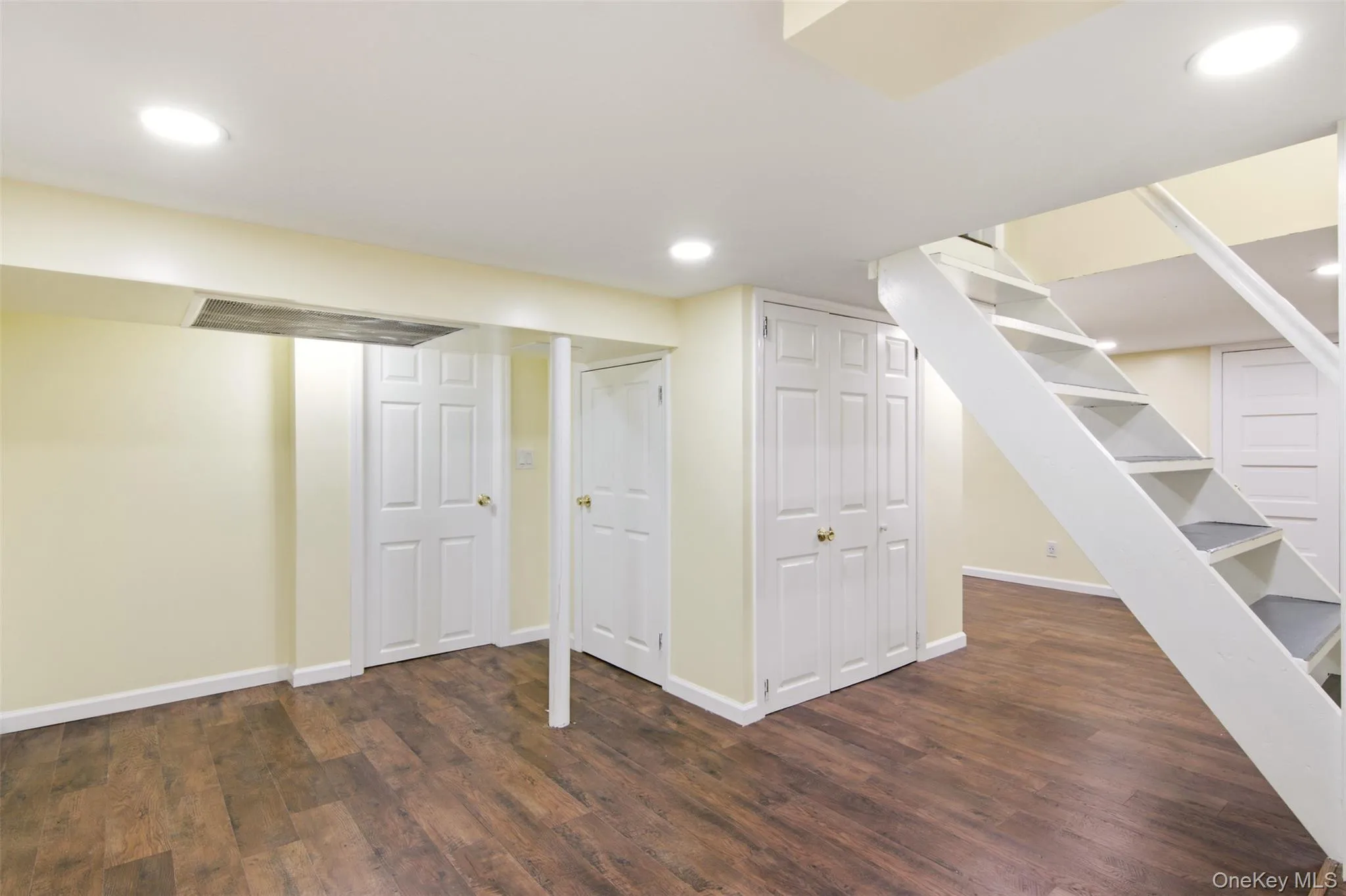 21 Sherrard Street, North Hempstead, NY, 4 Bedrooms Bedrooms, 8 Rooms Rooms,2 BathroomsBathrooms,Residential Lease,For Rent,Sherrard,0,1045725 21 Sherrard Street, North Hempstead, NY, 4 Bedrooms Bedrooms, 8 Rooms Rooms,2 BathroomsBathrooms,Residential Lease,For Rent,Sherrard,0,1045725