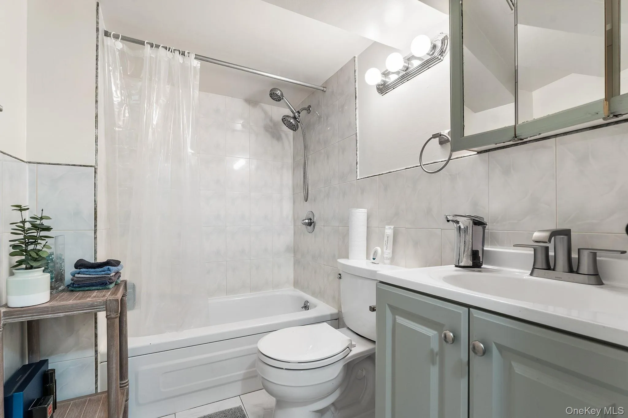 711 Charter Court, Hempstead, NY, 4 Bedrooms Bedrooms, 10 Rooms Rooms,3 BathroomsBathrooms,Residential,For Rent,Charter,0,1045726 711 Charter Court, Hempstead, NY, 4 Bedrooms Bedrooms, 10 Rooms Rooms,3 BathroomsBathrooms,Residential,For Rent,Charter,0,1045726