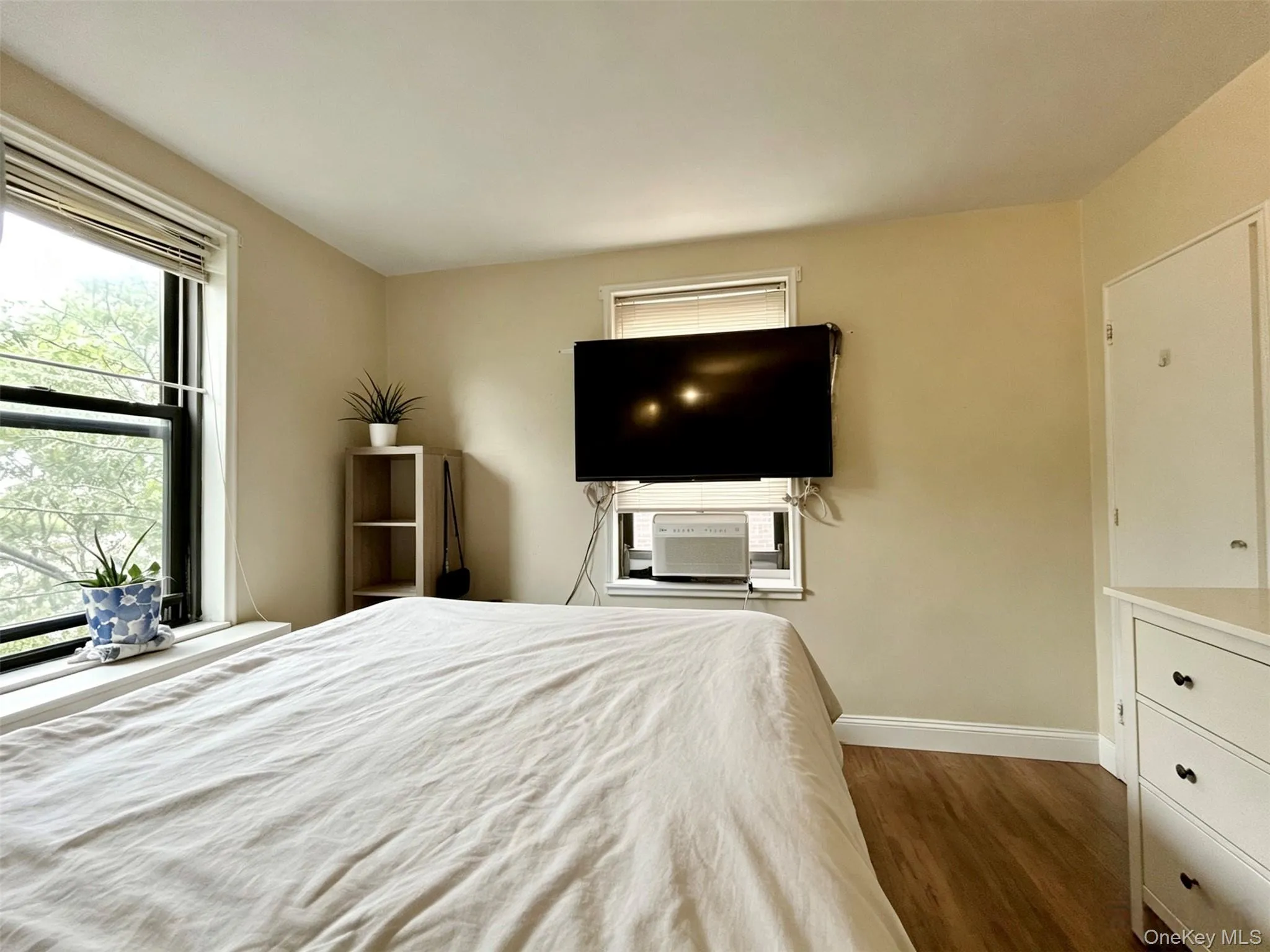 15020 71st Avenue, New York, NY, 2 Bedrooms Bedrooms, 5 Rooms Rooms,1 BathroomBathrooms,Residential,For Rent,71st,0,1045743 15020 71st Avenue, New York, NY, 2 Bedrooms Bedrooms, 5 Rooms Rooms,1 BathroomBathrooms,Residential,For Rent,71st,0,1045743