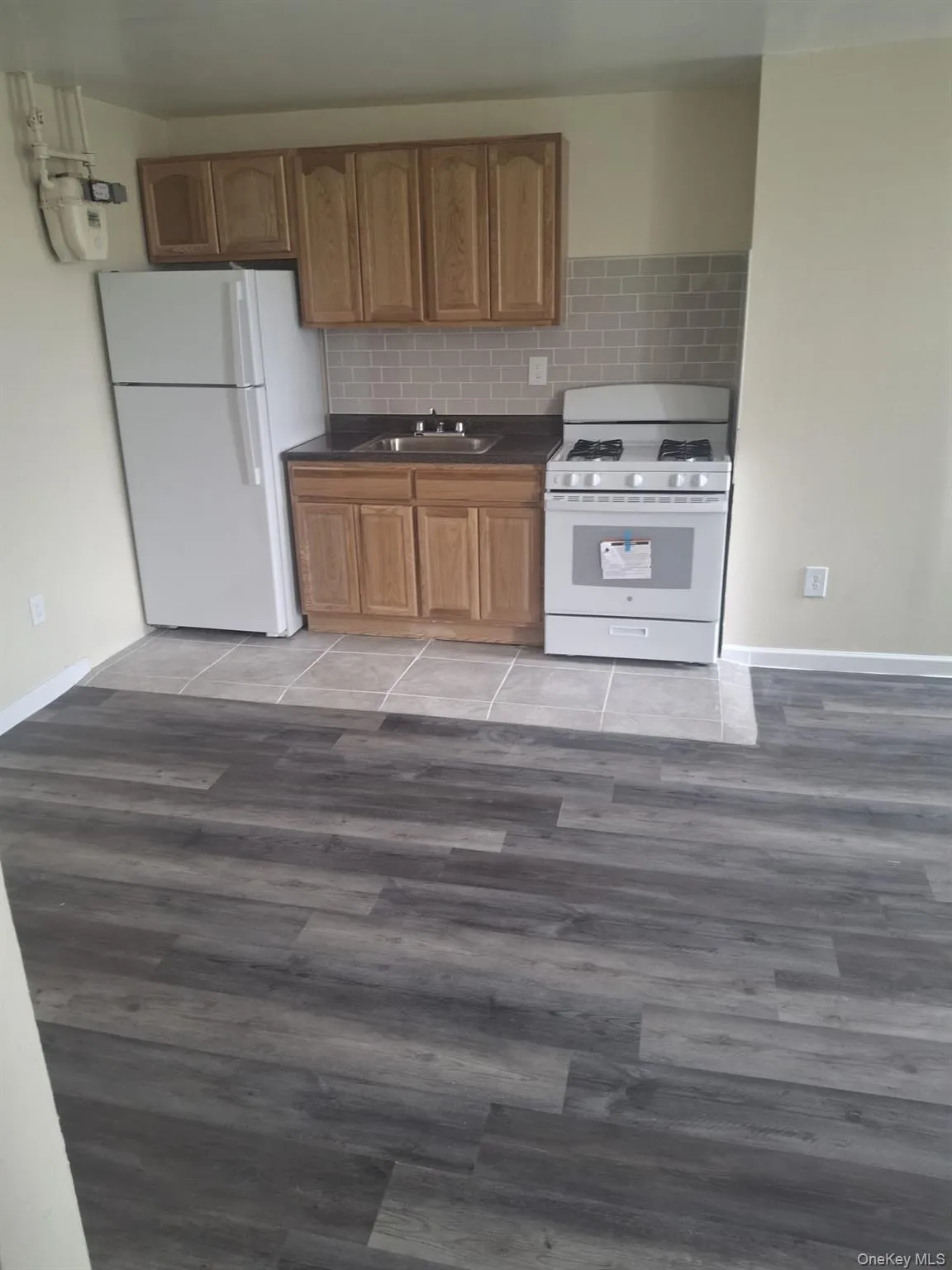 2015 Southern Blvd, New York, NY, 1 Bedroom Bedrooms, 2 Rooms Rooms,1 BathroomBathrooms,Residential Lease,For Rent,Southern Blvd,0,1045745 2015 Southern Blvd, New York, NY, 1 Bedroom Bedrooms, 2 Rooms Rooms,1 BathroomBathrooms,Residential Lease,For Rent,Southern Blvd,0,1045745