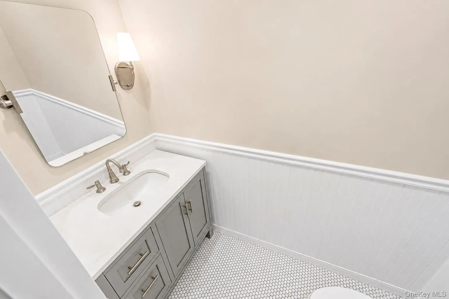 25 Chapel Place, North Hempstead, NY, 1 Bedroom Bedrooms, 4 Rooms Rooms,1 BathroomBathrooms,Residential,For Rent,Chapel Place,0,1045751 25 Chapel Place, North Hempstead, NY, 1 Bedroom Bedrooms, 4 Rooms Rooms,1 BathroomBathrooms,Residential,For Rent,Chapel Place,0,1045751