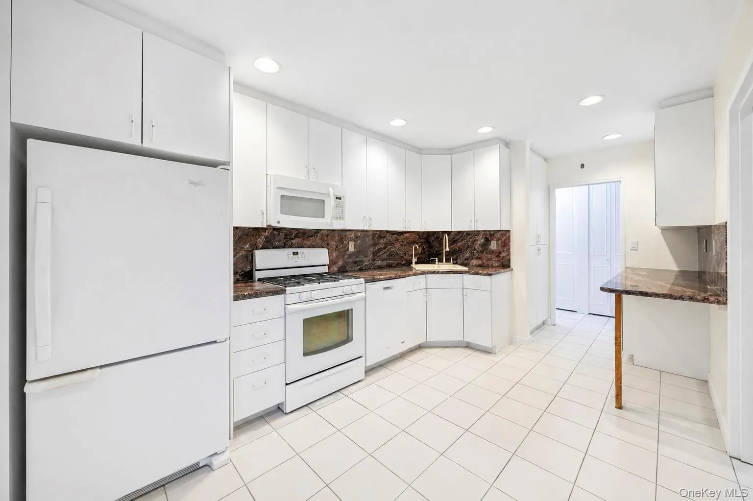 25 Chapel Place, North Hempstead, NY, 1 Bedroom Bedrooms, 4 Rooms Rooms,1 BathroomBathrooms,Residential,For Rent,Chapel Place,0,1045751 25 Chapel Place, North Hempstead, NY, 1 Bedroom Bedrooms, 4 Rooms Rooms,1 BathroomBathrooms,Residential,For Rent,Chapel Place,0,1045751