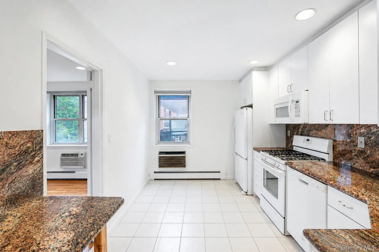 25 Chapel Place, North Hempstead, NY, 1 Bedroom Bedrooms, 4 Rooms Rooms,1 BathroomBathrooms,Residential,For Rent,Chapel Place,0,1045751 25 Chapel Place, North Hempstead, NY, 1 Bedroom Bedrooms, 4 Rooms Rooms,1 BathroomBathrooms,Residential,For Rent,Chapel Place,0,1045751