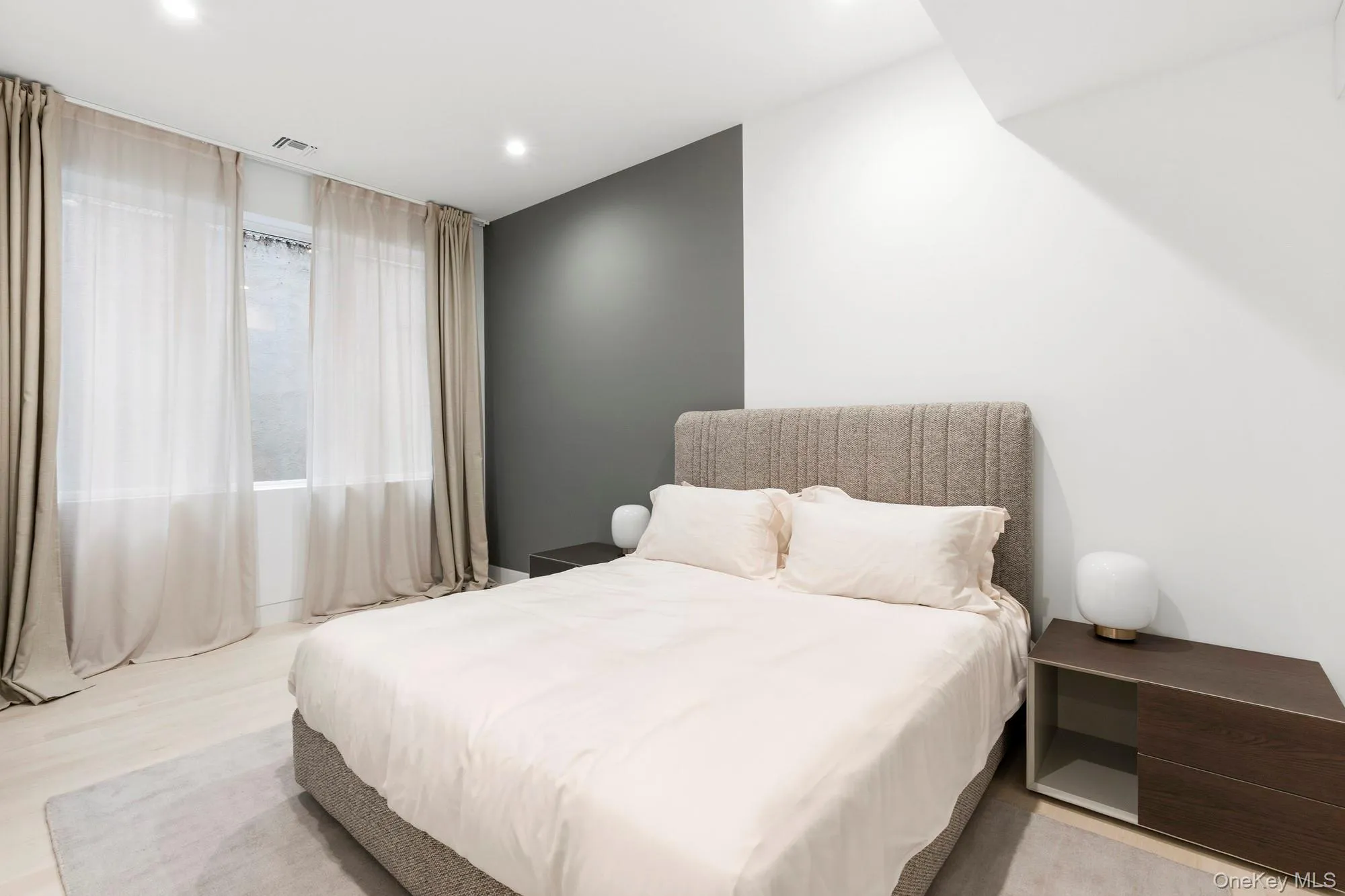 16 Gould Street, East Hampton, NY, 6 Bedrooms Bedrooms, 8 Rooms Rooms,7 BathroomsBathrooms,Residential,For Rent,Gould,0,1045758 16 Gould Street, East Hampton, NY, 6 Bedrooms Bedrooms, 8 Rooms Rooms,7 BathroomsBathrooms,Residential,For Rent,Gould,0,1045758