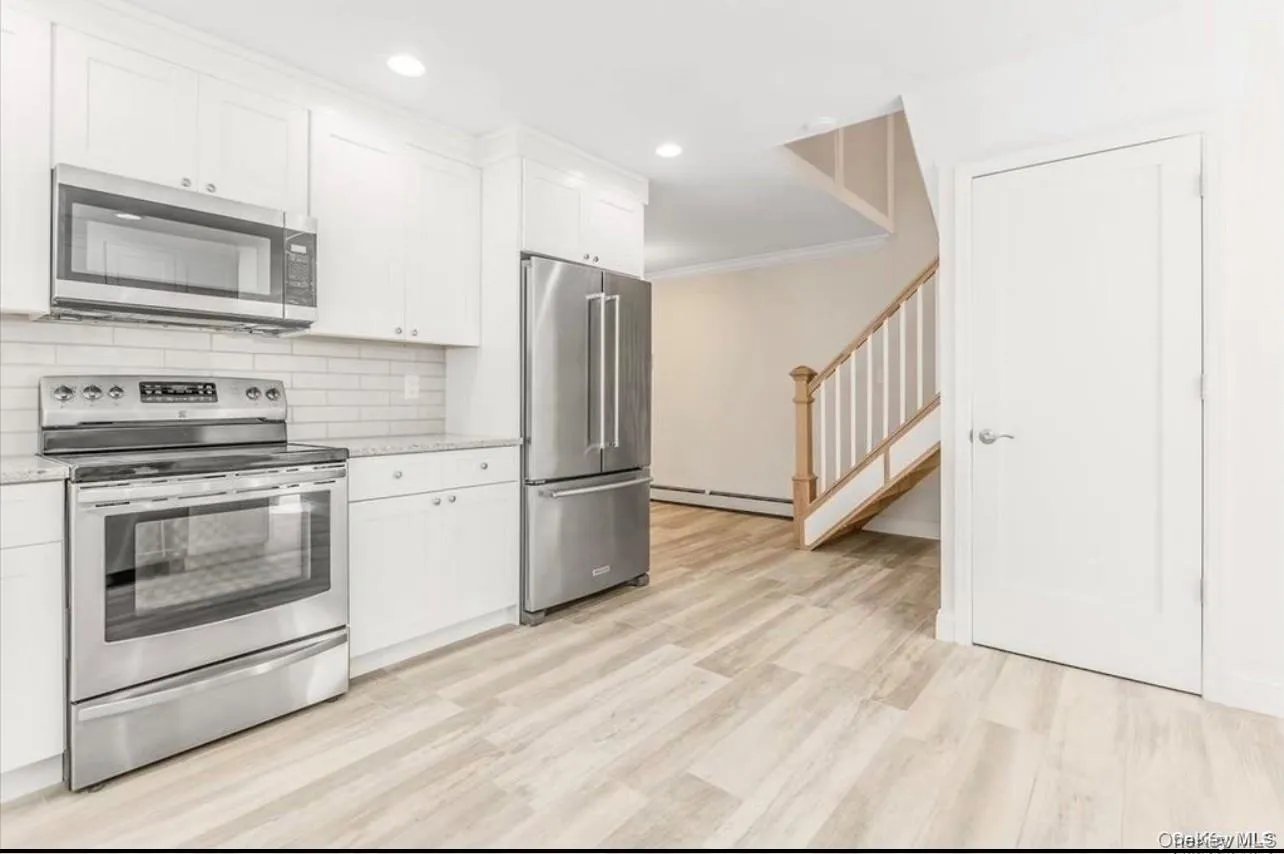 6 Autumn Drive, Brookhaven, NY, 4 Bedrooms Bedrooms, 8 Rooms Rooms,2 BathroomsBathrooms,Residential Lease,For Rent,Autumn,0,1045762 6 Autumn Drive, Brookhaven, NY, 4 Bedrooms Bedrooms, 8 Rooms Rooms,2 BathroomsBathrooms,Residential Lease,For Rent,Autumn,0,1045762
