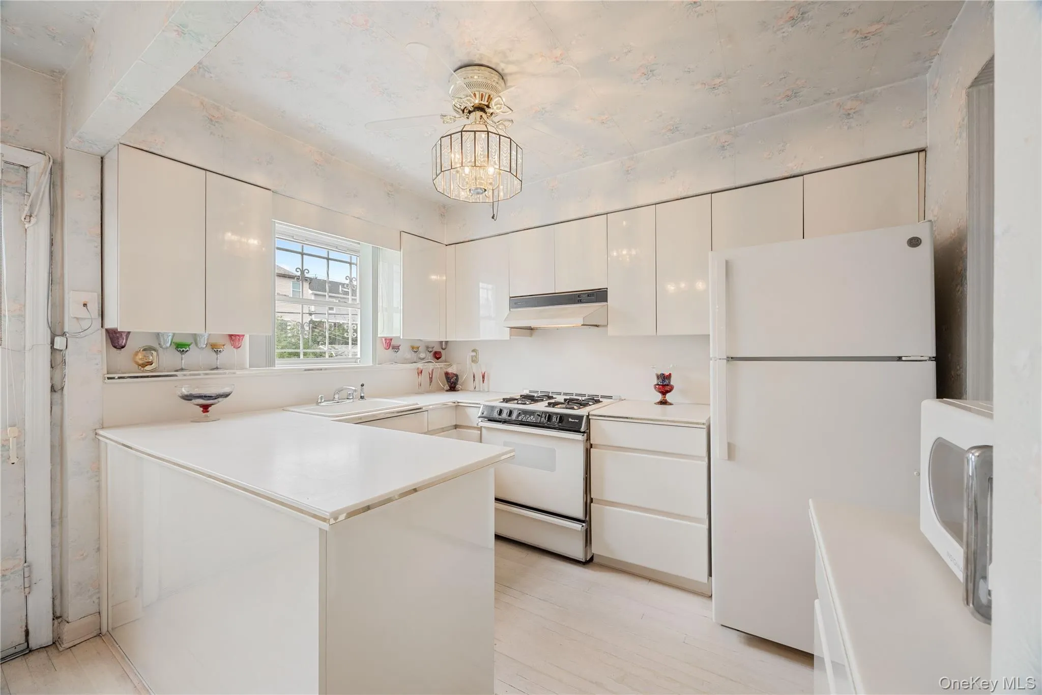 727 Hollywood Avenue, New York, NY, 3 Bedrooms Bedrooms, 5 Rooms Rooms,1 BathroomBathrooms,Residential,For Rent,Hollywood,0,1045765 727 Hollywood Avenue, New York, NY, 3 Bedrooms Bedrooms, 5 Rooms Rooms,1 BathroomBathrooms,Residential,For Rent,Hollywood,0,1045765