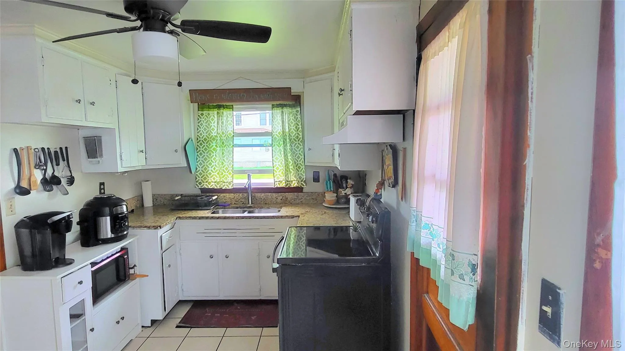 Kitchen with Ceramic Tiled Fl Kitchen with Ceramic Tiled Fl