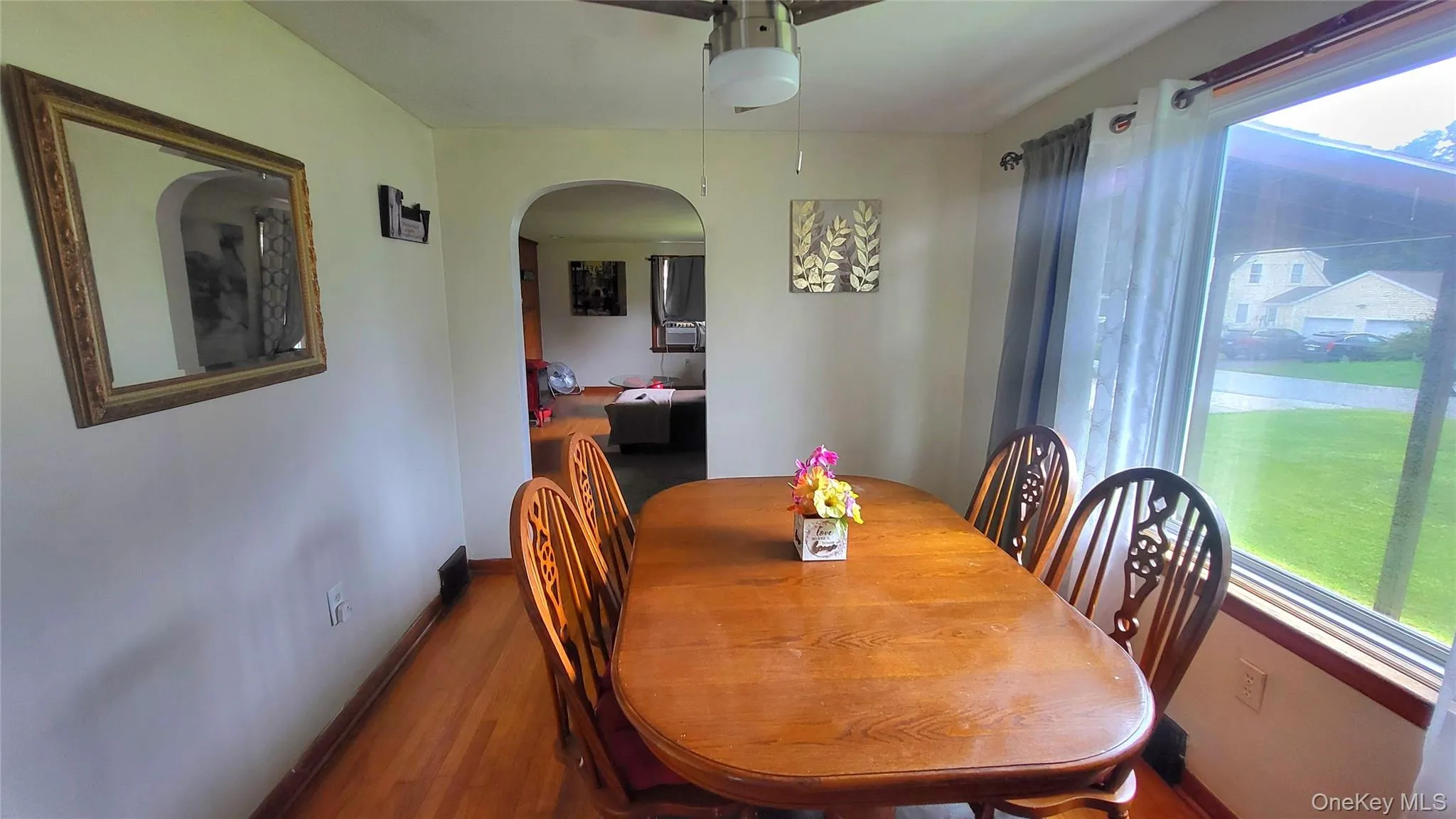 Dining Rm with Bay Window Dining Rm with Bay Window